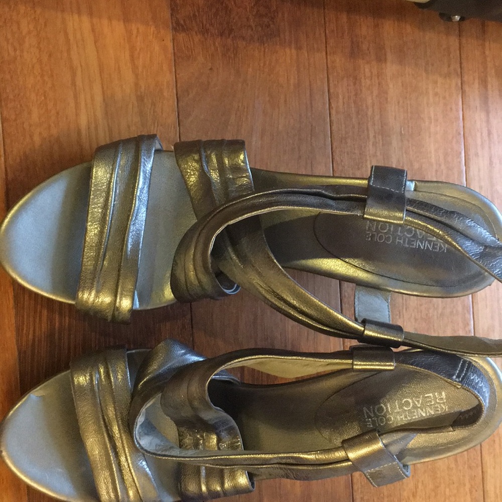 Kenneth Cole Heels size 9. Dark Silver Metallic